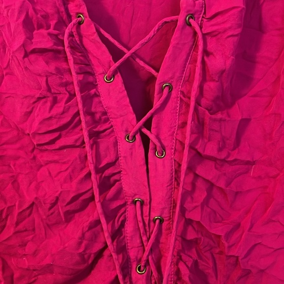 Diane Von Furstenberg Silk Fuscia Lace Up Front Cap Sleeve Blouse size 6 - Picture 2 of 15